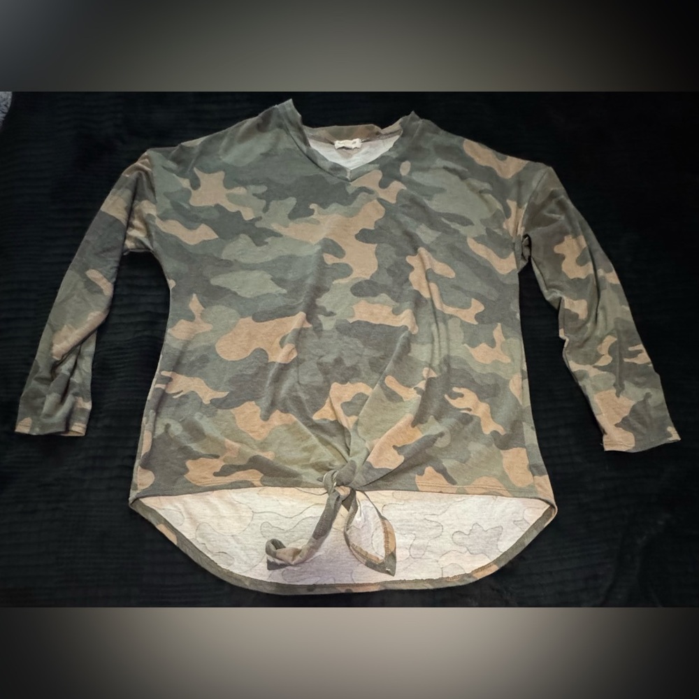 Camo Long Sleeve Top Women’s Large